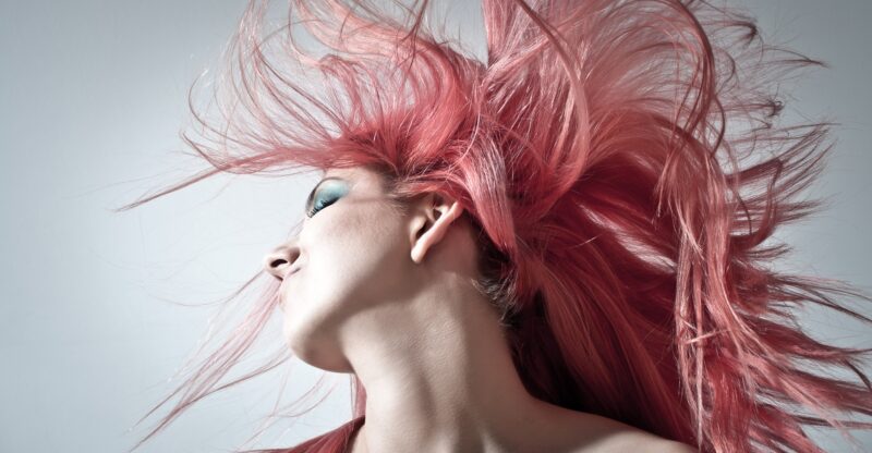 Způsoby, jak nosit pastelové barvy na vlasy