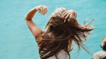 Co na suché vlasy: 8 rad, které pomohou ještě dnes
