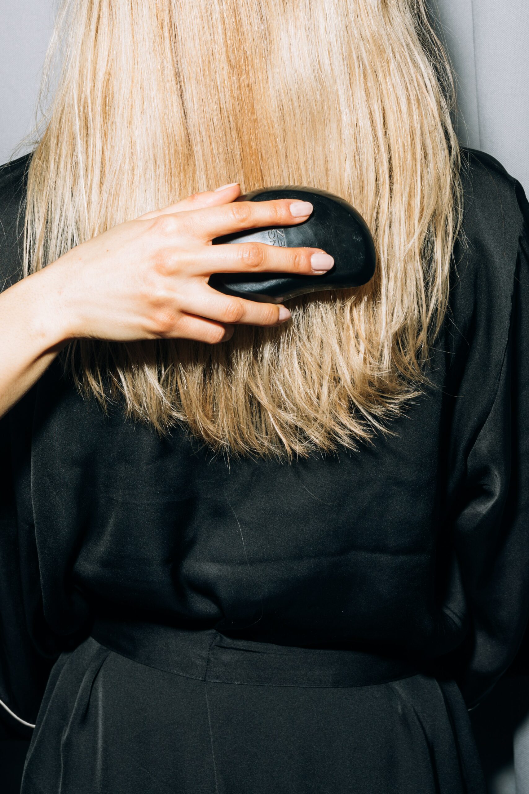 Co na suché vlasy: 8 rad, které pomohou ještě dnes
