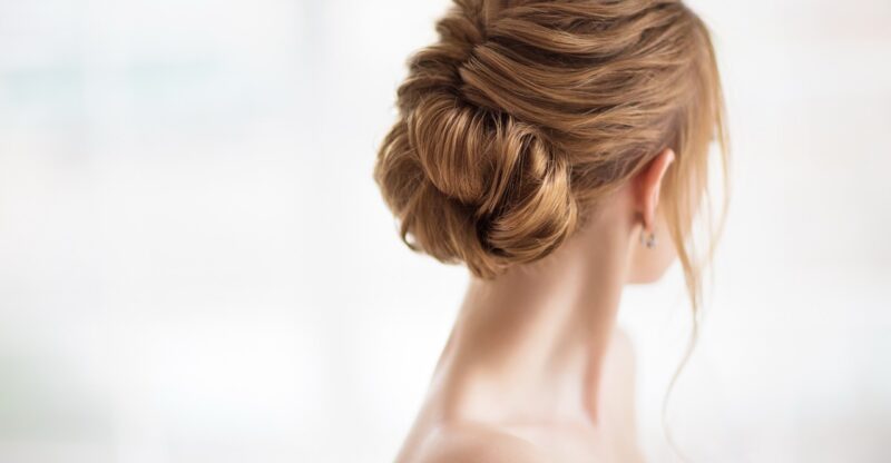 Francouzský drdol (french twist): Návody na 3 elegantní účesy